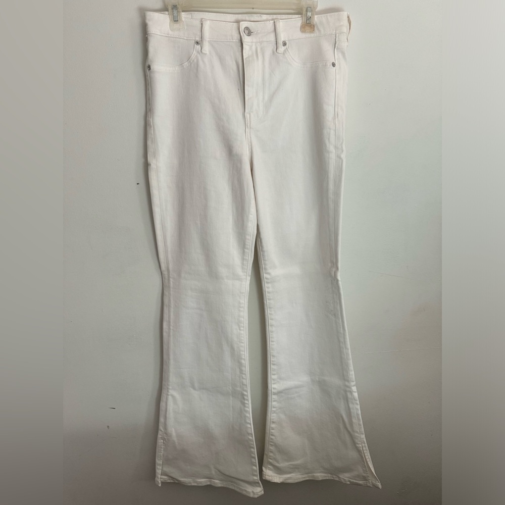 White American Eagle flare jeans